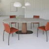 storq-eettafel-centrale-poot-bla_f23ba837-18a4-4a2e-b20e-398deb4bd9cc.jpgv1773133451 Bree's New World StorQ eettafel superellips 180x110 cm HPL Sand Stone/eiken white